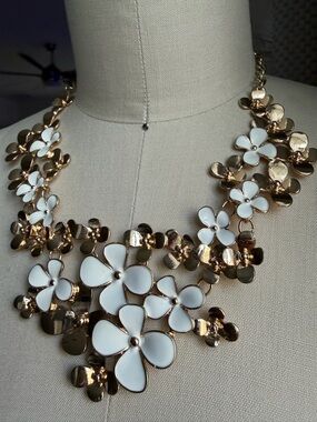 Fashion Elegant Gold & White Enameled Floral Bib 16” + 3” Extension Necklace